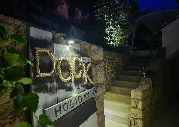 Docks - Island Rab, Croatia سوبيتارسكا دراغا