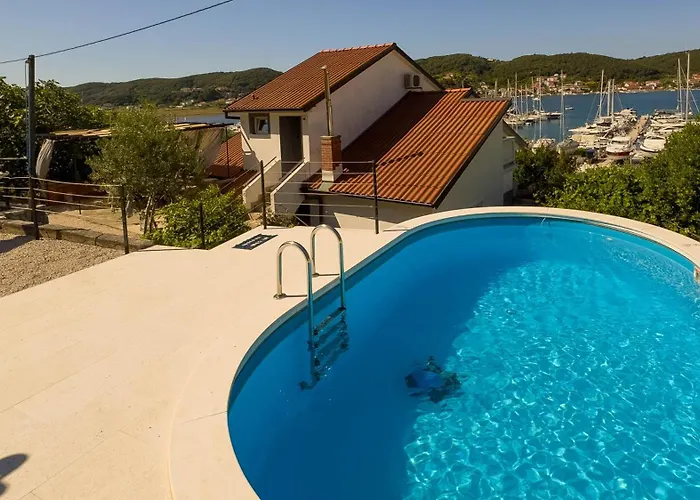 Docks - Island Rab, Croatia * سوبيتارسكا دراغا